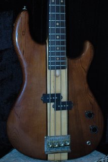 Ibanez Collectors World: Suspect bass posing as Ibanez
